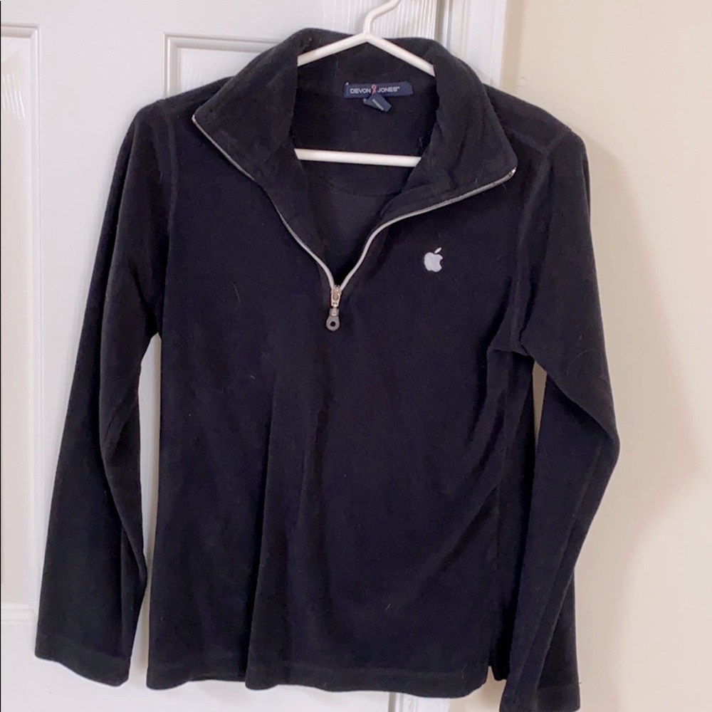 Black fleece with Apple logo! 🍏